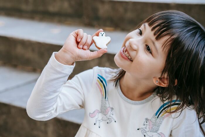 47 Times People Expected Candy While Trick-Or-Treating, But Got Something Very Weird Instead 47 Times People Expected Candy While Trick-Or-Treating, But Got Something Very Weird Instead