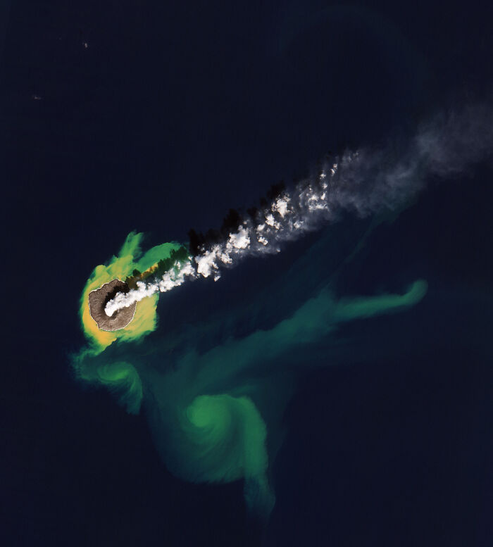 23 Satellite Photos So Surreal, It’s Hard To Believe They Were Taken Of Our Own Planet, As Shared By This Page 23 Satellite Photos So Surreal, It’s Hard To Believe They Were Taken Of Our Own Planet, As Shared By This Page