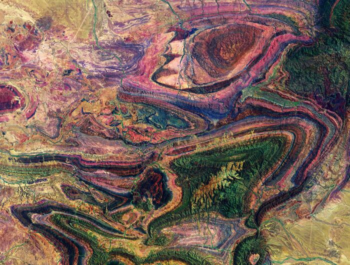 23 Satellite Photos So Surreal, It’s Hard To Believe They Were Taken Of Our Own Planet, As Shared By This Page 23 Satellite Photos So Surreal, It’s Hard To Believe They Were Taken Of Our Own Planet, As Shared By This Page