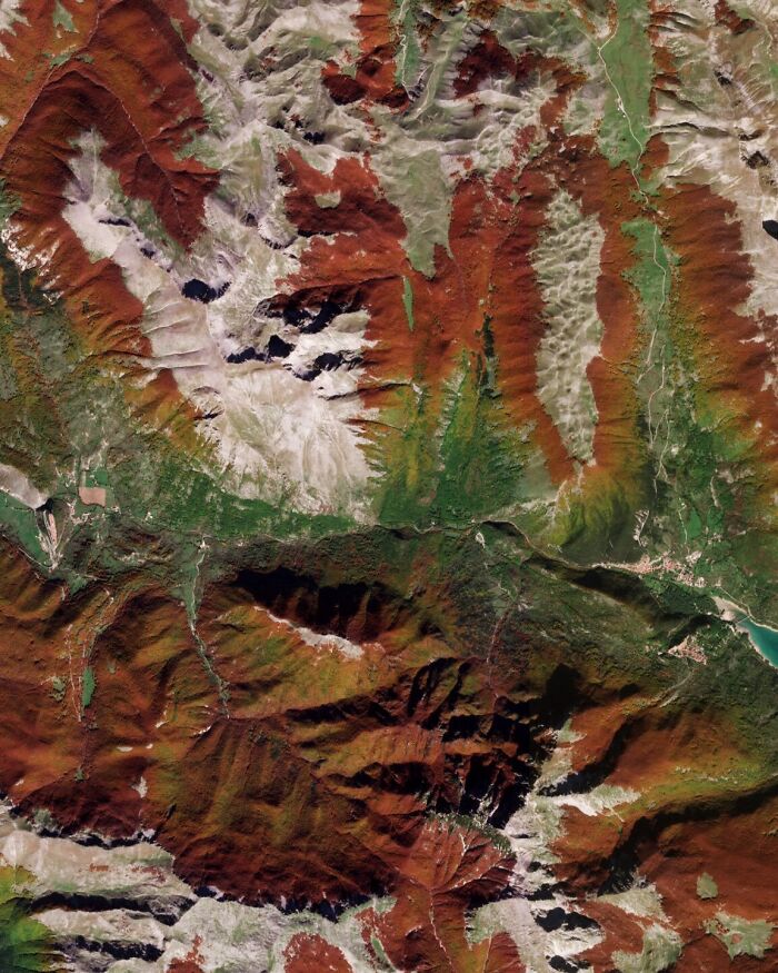23 Satellite Photos So Surreal, It’s Hard To Believe They Were Taken Of Our Own Planet, As Shared By This Page 23 Satellite Photos So Surreal, It’s Hard To Believe They Were Taken Of Our Own Planet, As Shared By This Page