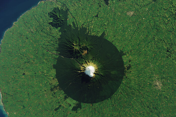23 Satellite Photos So Surreal, It’s Hard To Believe They Were Taken Of Our Own Planet, As Shared By This Page 23 Satellite Photos So Surreal, It’s Hard To Believe They Were Taken Of Our Own Planet, As Shared By This Page