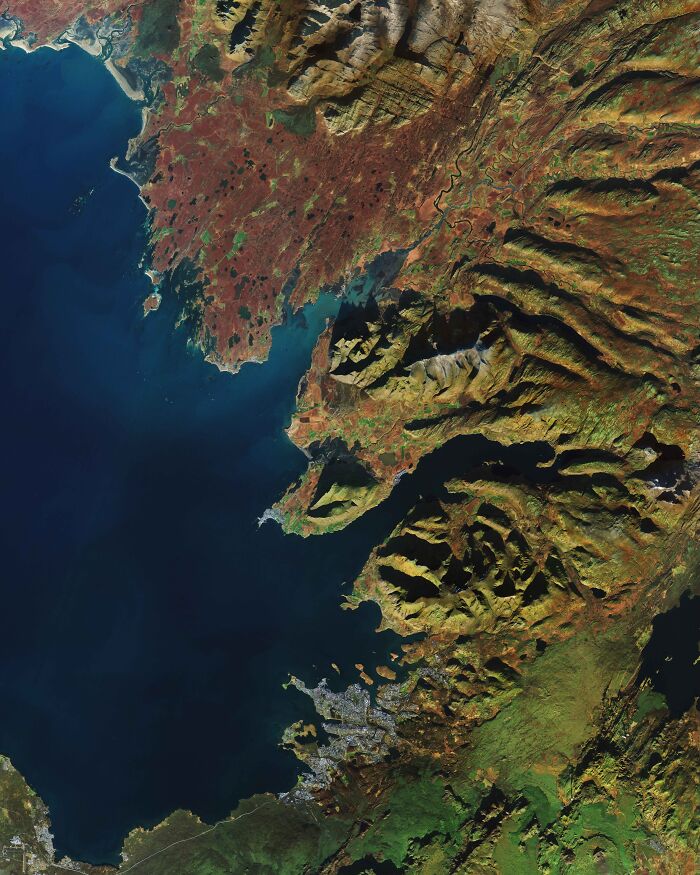 23 Satellite Photos So Surreal, It’s Hard To Believe They Were Taken Of Our Own Planet, As Shared By This Page 23 Satellite Photos So Surreal, It’s Hard To Believe They Were Taken Of Our Own Planet, As Shared By This Page