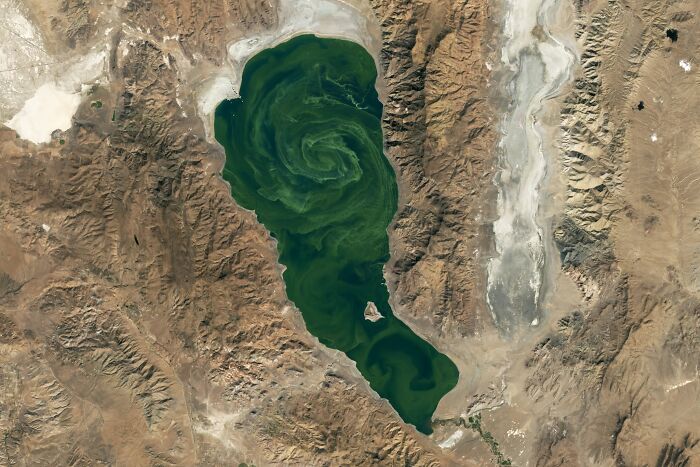 23 Satellite Photos So Surreal, It’s Hard To Believe They Were Taken Of Our Own Planet, As Shared By This Page 23 Satellite Photos So Surreal, It’s Hard To Believe They Were Taken Of Our Own Planet, As Shared By This Page