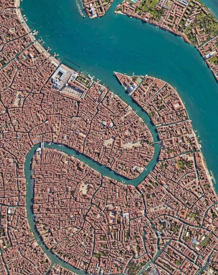23 Satellite Photos So Surreal, It’s Hard To Believe They Were Taken Of Our Own Planet, As Shared By This Page 23 Satellite Photos So Surreal, It’s Hard To Believe They Were Taken Of Our Own Planet, As Shared By This Page