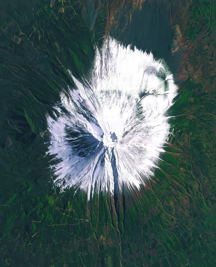 23 Satellite Photos So Surreal, It’s Hard To Believe They Were Taken Of Our Own Planet, As Shared By This Page 23 Satellite Photos So Surreal, It’s Hard To Believe They Were Taken Of Our Own Planet, As Shared By This Page