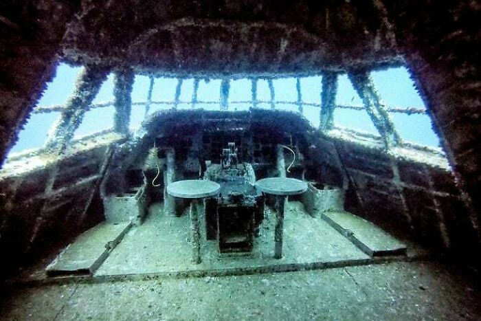 64 Unnerving Photos Of Submerged Objects That Show Why Some People Fear What&rsquo;s Underwater (New Pics)