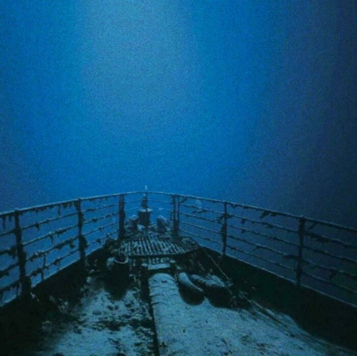 64 Unnerving Photos Of Submerged Objects That Show Why Some People Fear What&rsquo;s Underwater (New Pics)