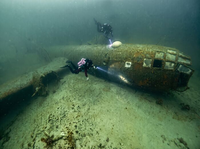 64 Unnerving Photos Of Submerged Objects That Show Why Some People Fear What&rsquo;s Underwater (New Pics)