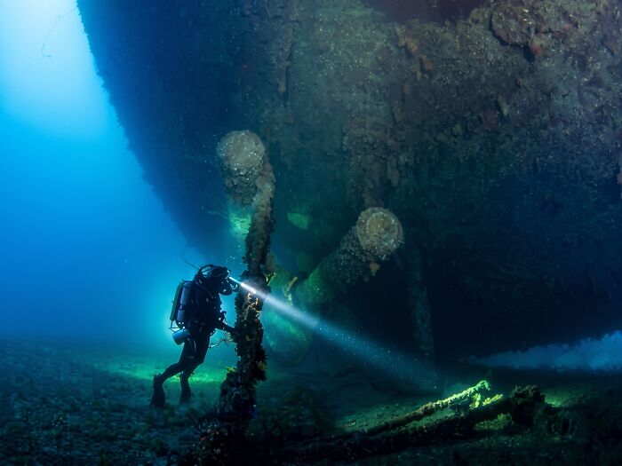 64 Unnerving Photos Of Submerged Objects That Show Why Some People Fear What&rsquo;s Underwater (New Pics)