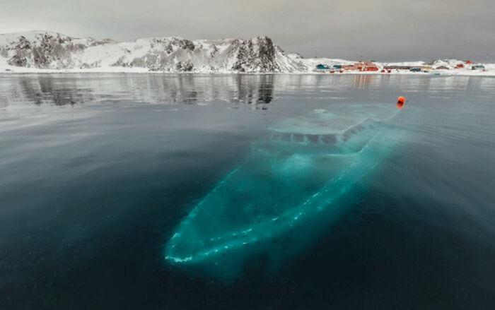 64 Unnerving Photos Of Submerged Objects That Show Why Some People Fear What&rsquo;s Underwater (New Pics)
