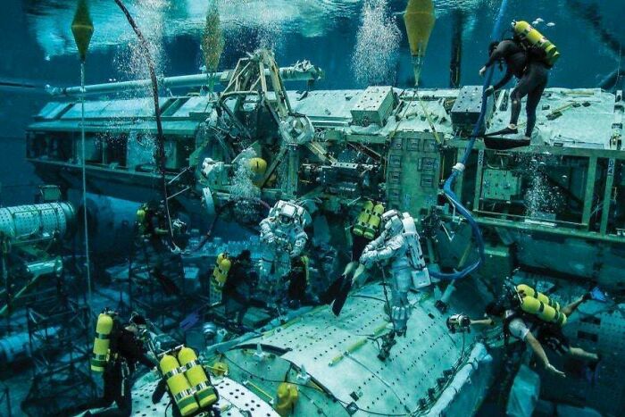 64 Unnerving Photos Of Submerged Objects That Show Why Some People Fear What&rsquo;s Underwater (New Pics)