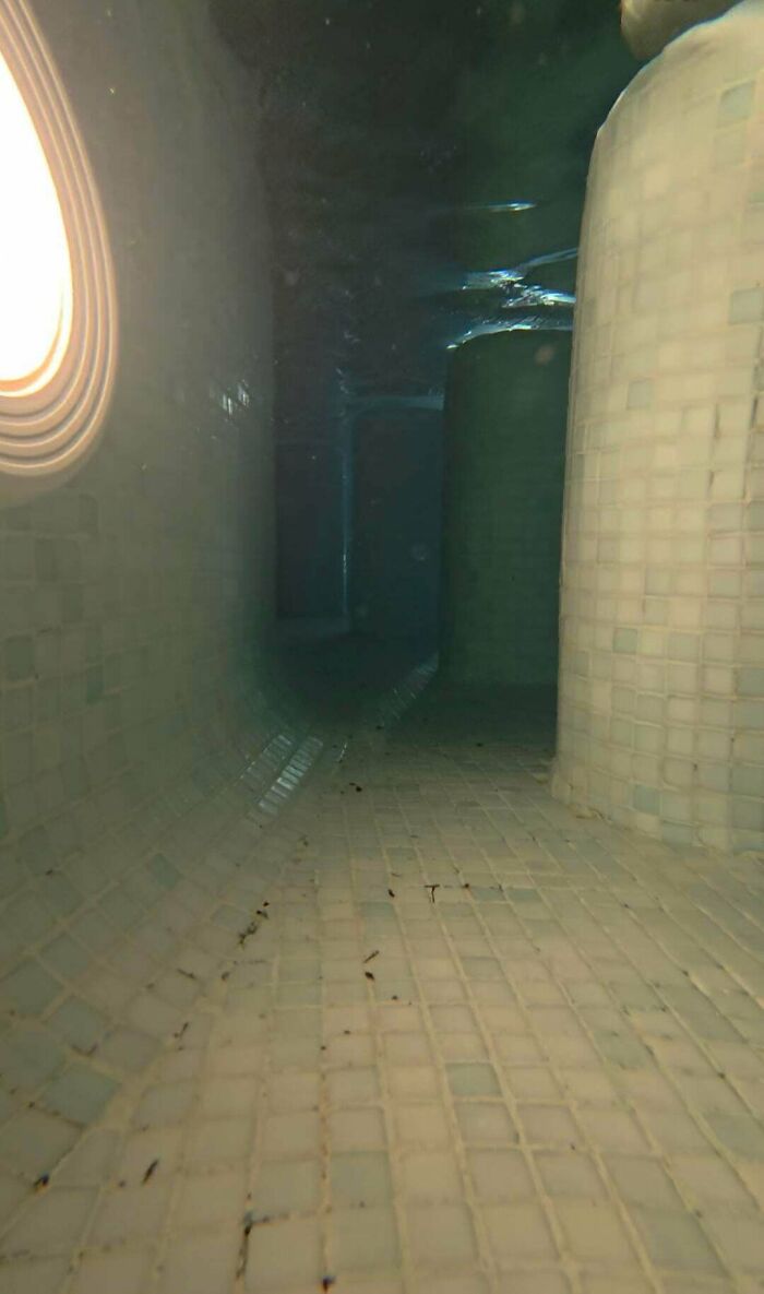 64 Unnerving Photos Of Submerged Objects That Show Why Some People Fear What&rsquo;s Underwater (New Pics)