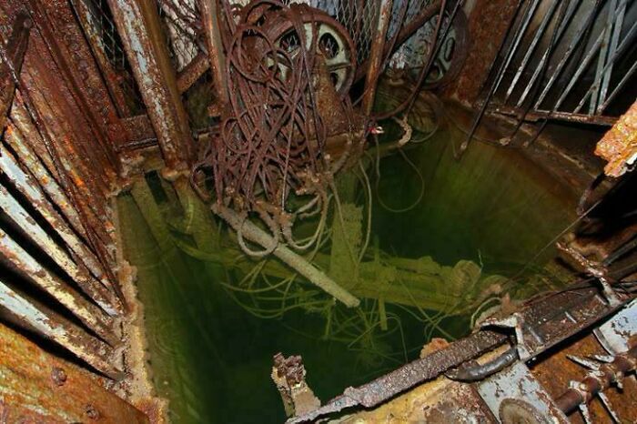 64 Unnerving Photos Of Submerged Objects That Show Why Some People Fear What&rsquo;s Underwater (New Pics)