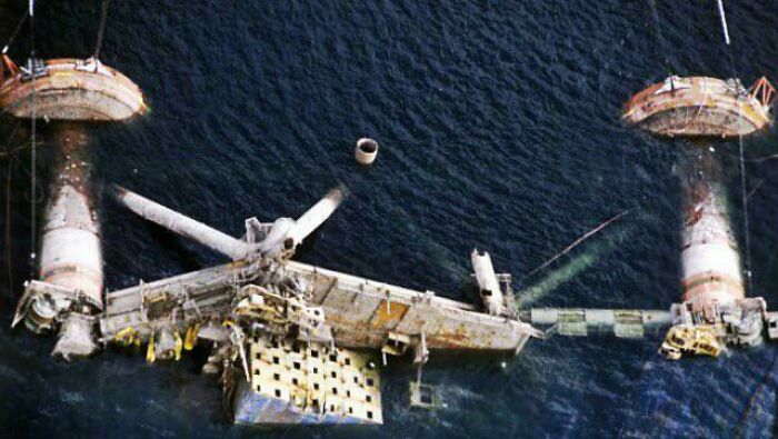 64 Unnerving Photos Of Submerged Objects That Show Why Some People Fear What&rsquo;s Underwater (New Pics)