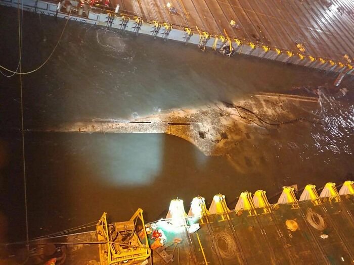 64 Unnerving Photos Of Submerged Objects That Show Why Some People Fear What&rsquo;s Underwater (New Pics)