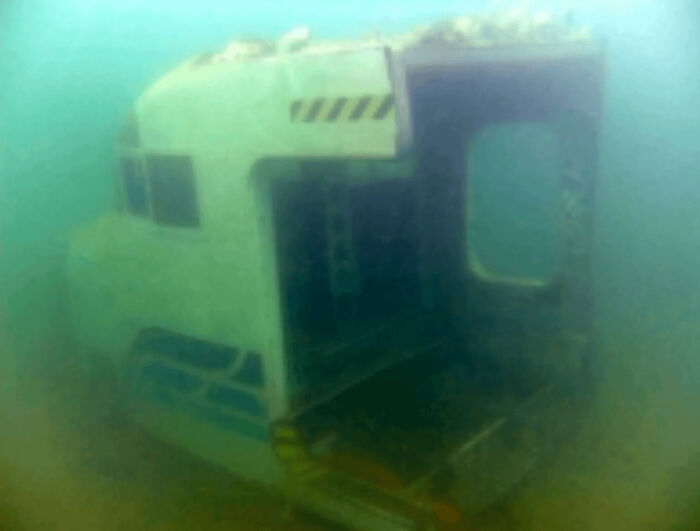 64 Unnerving Photos Of Submerged Objects That Show Why Some People Fear What&rsquo;s Underwater (New Pics)