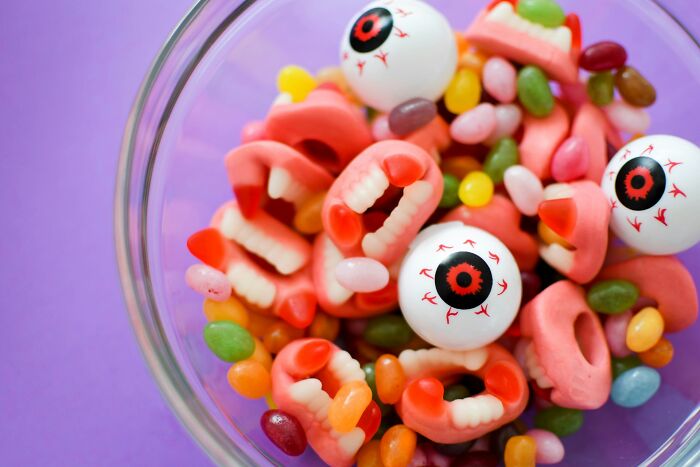 64 Halloween Conflicts That Prove Costumes Aren’t The Only Things That Can Be Scary 64 Halloween Conflicts That Prove Costumes Aren’t The Only Things That Can Be Scary