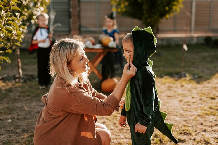 64 Halloween Conflicts That Prove Costumes Aren’t The Only Things That Can Be Scary 64 Halloween Conflicts That Prove Costumes Aren’t The Only Things That Can Be Scary